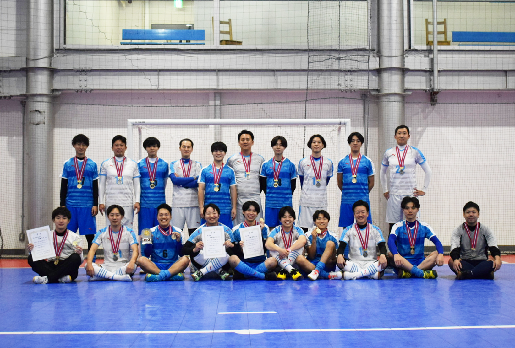 サッカー部活動を積極的に行っています!
毎年開催される名鉄グループフットサル大会では、4連覇をかけて頑張っています!