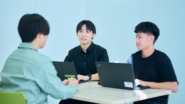 インターンシップでは多くの社員と話す機会があり、当社の社風を理解いただけます