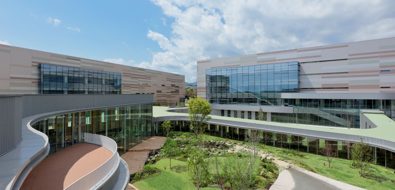 H.U.グループの中核を担う世界最大規模のラボ「H.U. Bioness Complex」