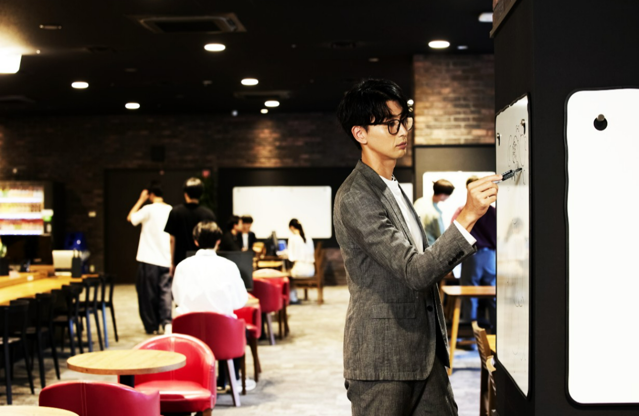 自分たちで事業を行う「事業会社」