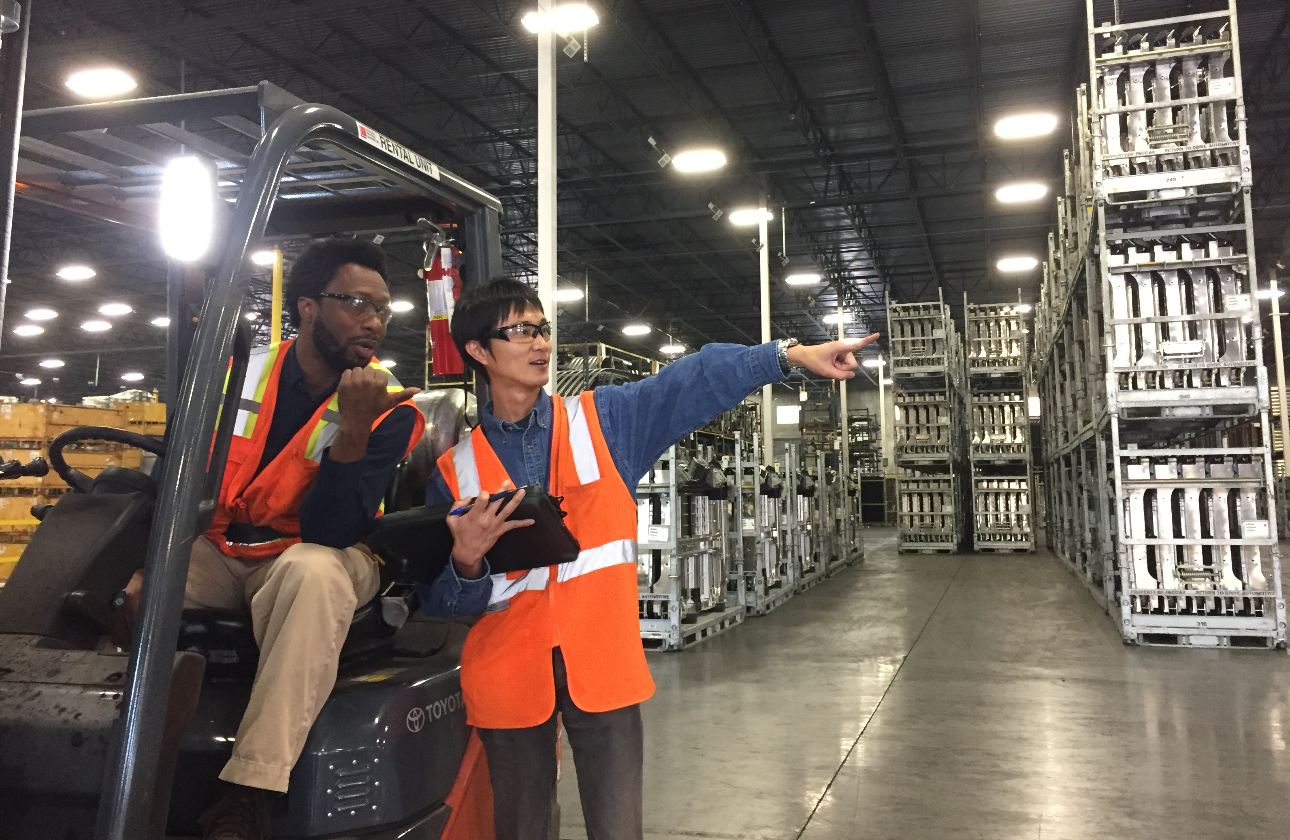 国内・海外で自動車部品・文具・医薬品・陶器などの物流を担う。