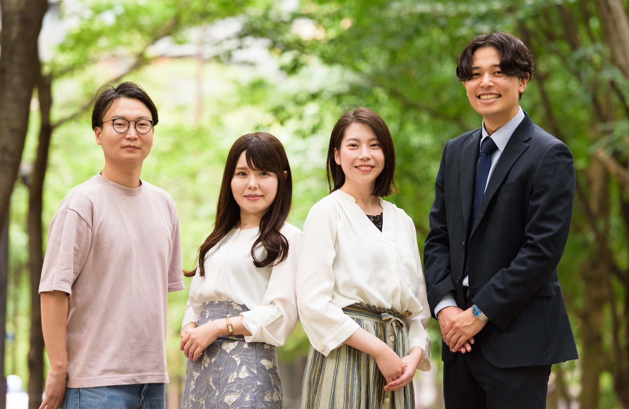 事務所内では法学部出身ではない方も多数活躍!専門的な知識も研修やOJTを通じて1から学ぶことができます。