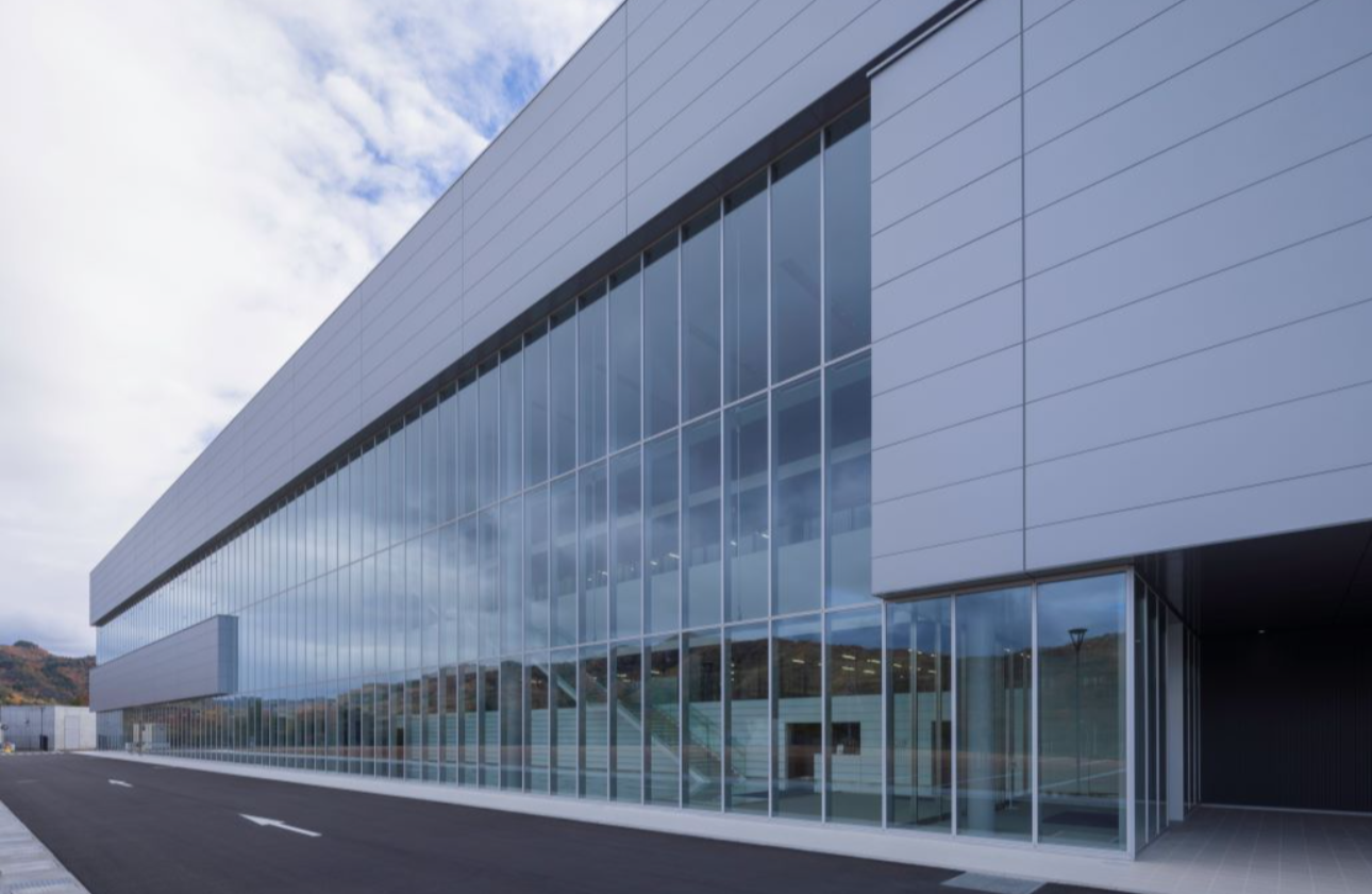 福知山第二工場(2023年9月竣工) 高水準の環境性能と快適な働く場を実現した「魅せる工場」