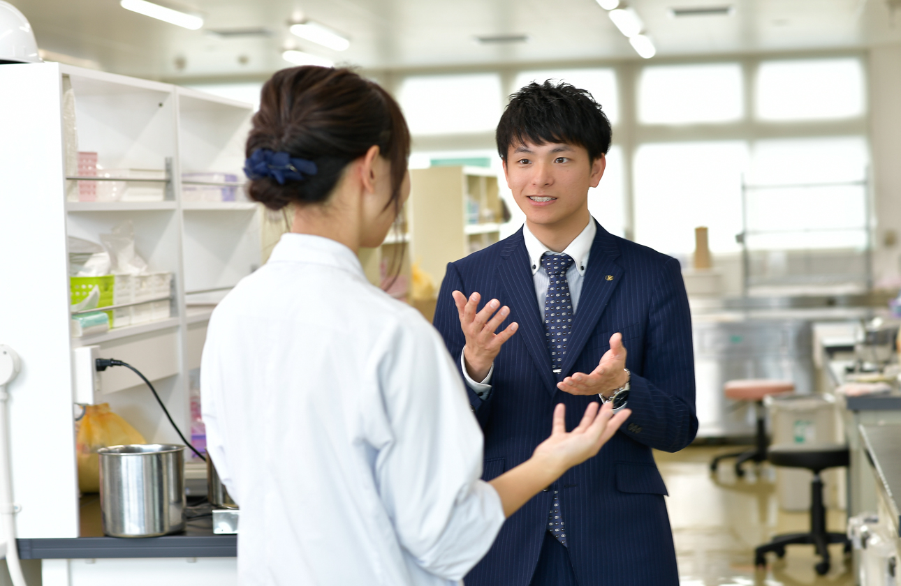 営業と開発部門で積極的にコミュニケーションをとって、一緒にお客様の課題を解決するアイデアを探していきます