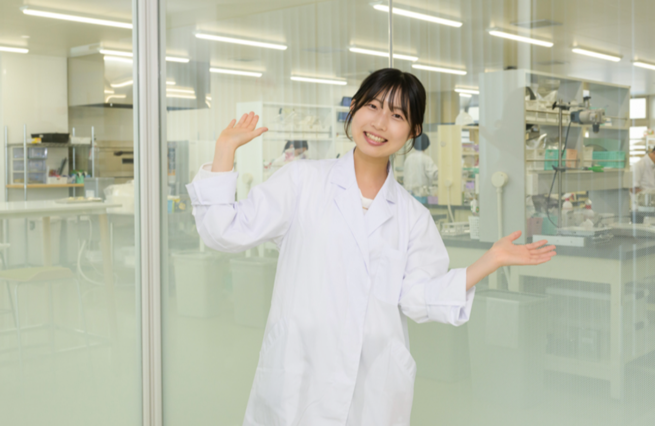 本社向かいの開発棟にある開発試作室では様々な食品を試作できる調理器具や設備が整っています