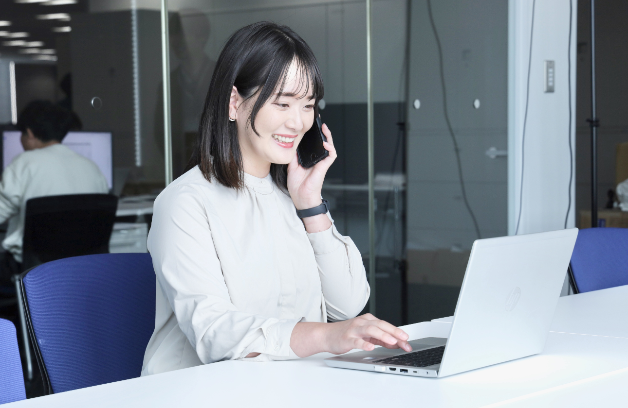 営業企画部・広報部はカタログ、チラシ作成、イベント運営、メディア対応、販促物の作成を担当します。