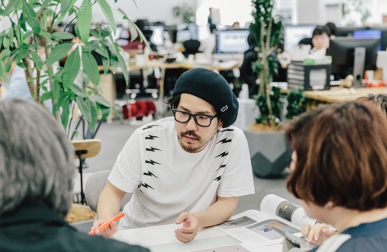 仕事で作り出した「時間とお金」でプライベートを本気で楽しみ、プライベートで得た「アイデアや遊び心」が仕事の楽しさを生み出します。