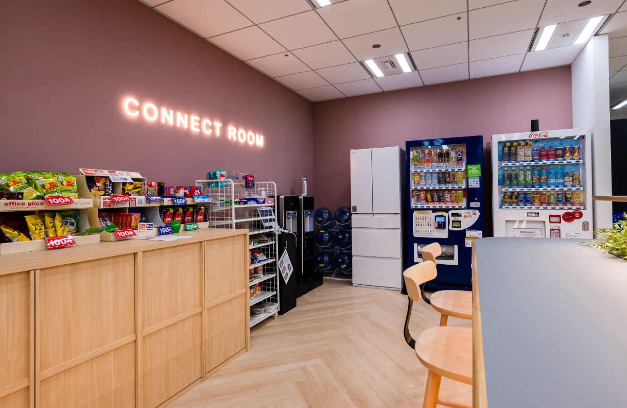 ニチイグループの社員全員が自由に活用する事ができる空間です！
社内のMTGやランチなどに使用されています！