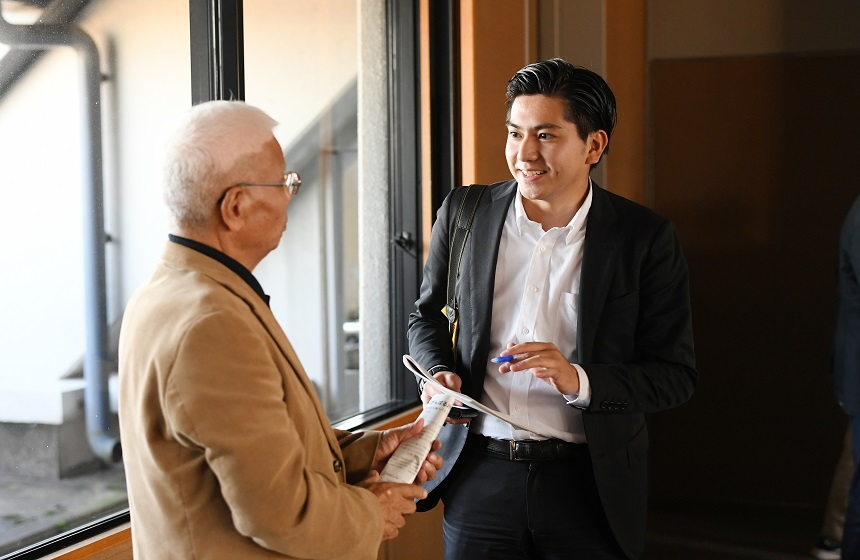 事実を掘り下げ、伝える