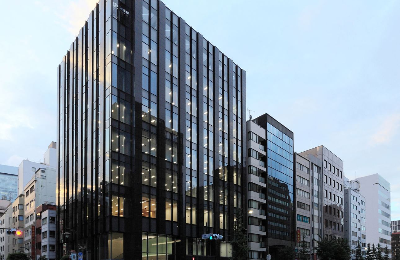 2016年に新橋にある本社ビルを建て替え、開放感のある社内に生まれ変わりました。