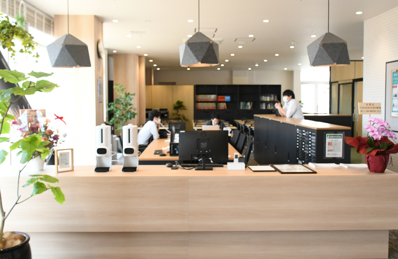 照明や空間の使い方に拘り、生徒が勉強に集中できる、保護者が安心してお子様を預けられる教室作りを心掛けています。