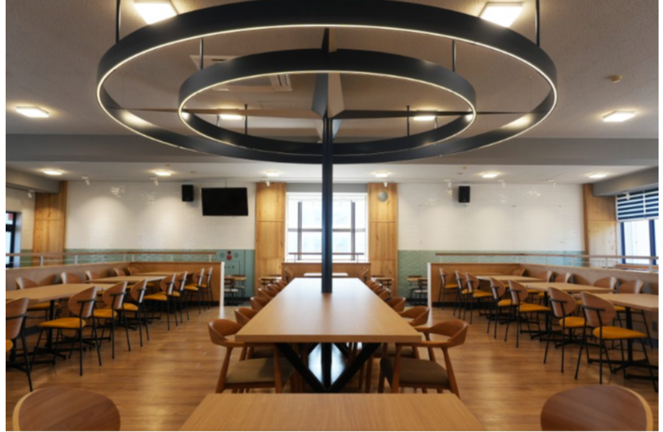 【スペースクリエイト事業｜事例紹介】横浜創学館高等学校の食堂を、学校の「顔」となるシンボル施設へ