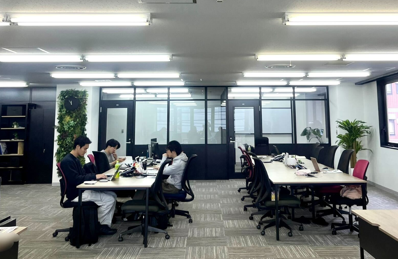 京王線調布駅徒歩5分のオフィス　転勤なしフリーデスクで働ける環境です