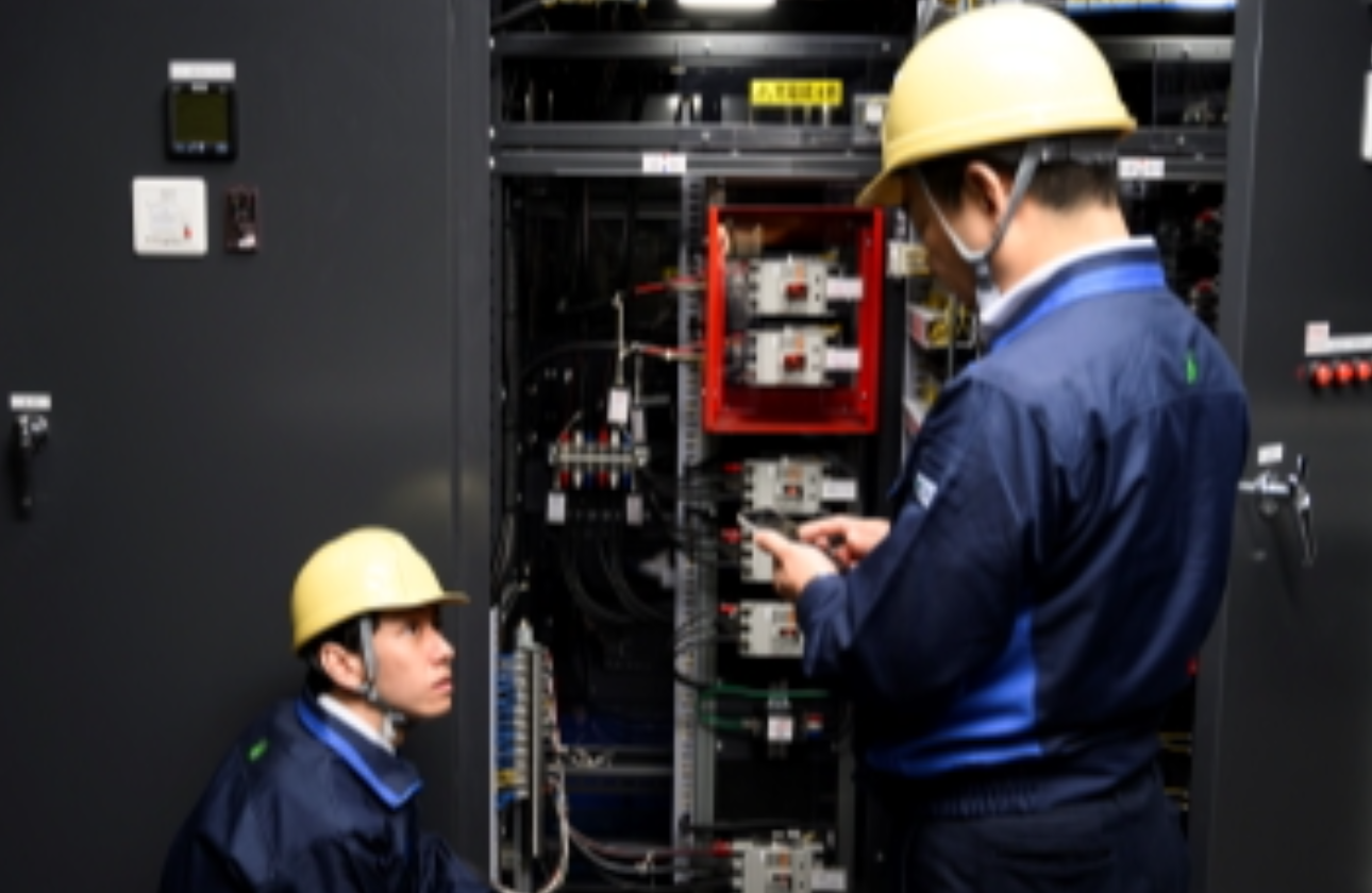 研修センターが中目黒にあり、実際の設備を触ることもでき、またサテライトオフィスでも活用中！