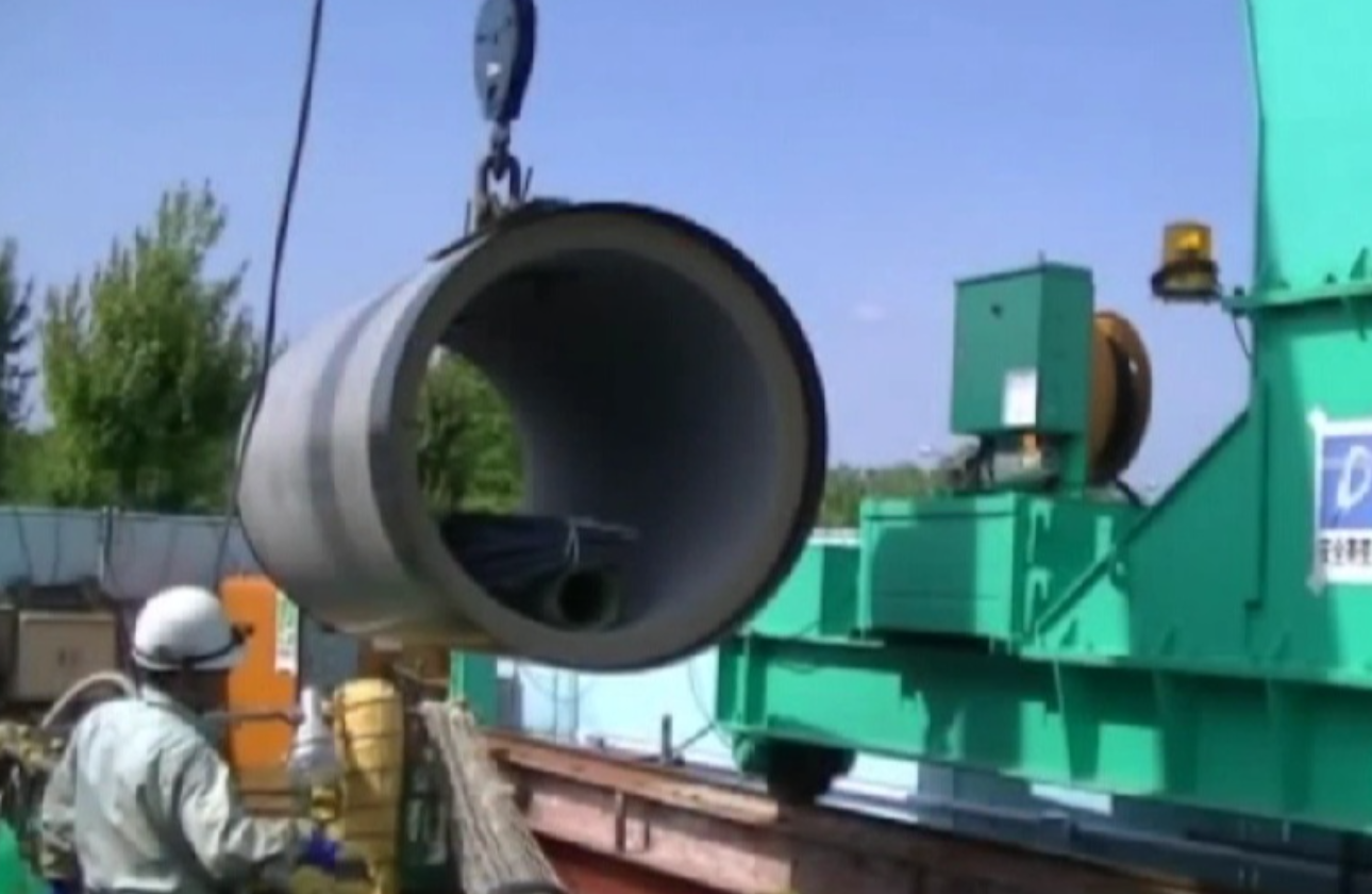 パイプを後ろから繫げていきます