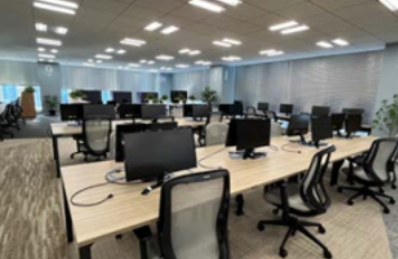 一部オフィスではフリーアドレスを導入しています。