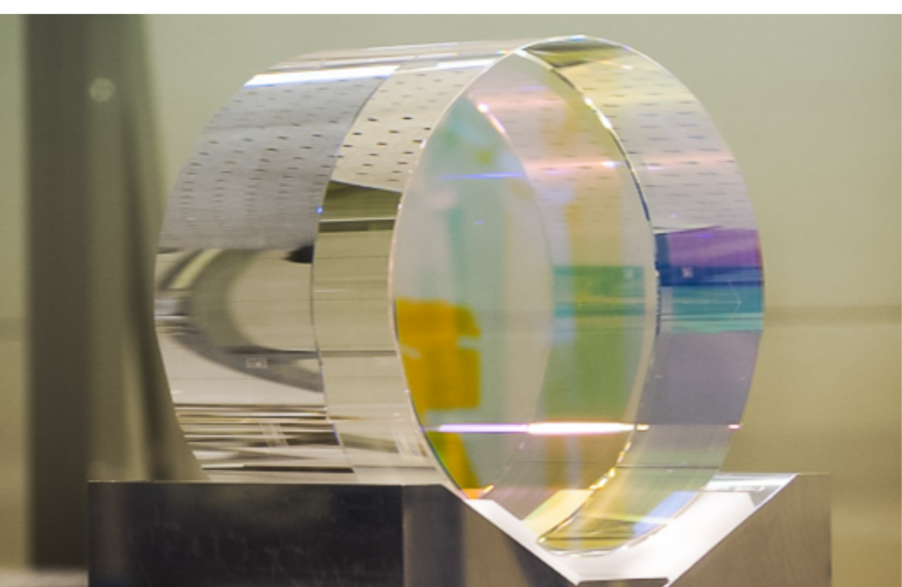 重力波望遠鏡KAGRA用のサファイア鏡4基の内、最も高品質が要求されるインプットミラーを提供