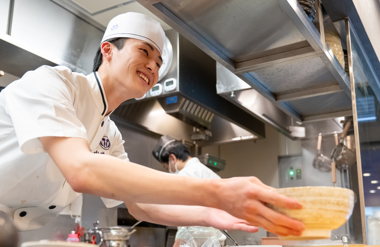 働く街を食で動かす