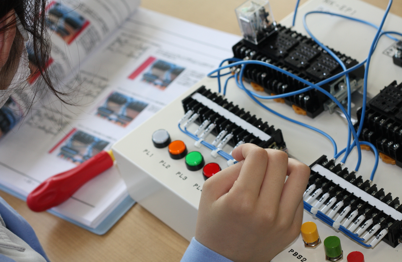 【安心：当社の創業理念は、「人を育て、人を活かす」です】