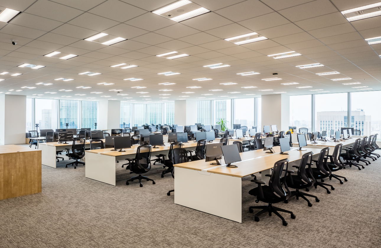 経営支援と投資・M&Aを融合させ、コンサルティングファームや投資ファンドとは異なる独自のポジションを目指します。