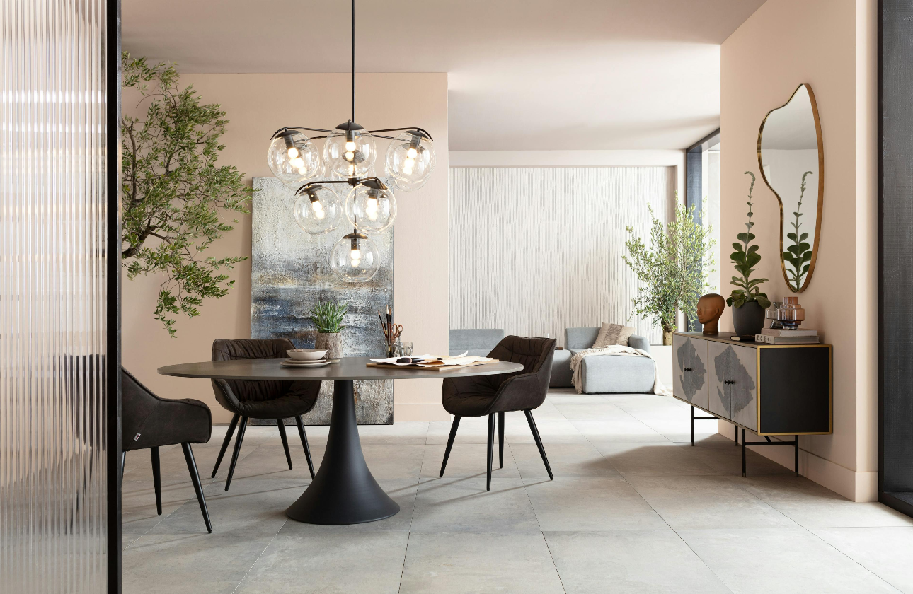 【海外一流ブランドとの独占契約】