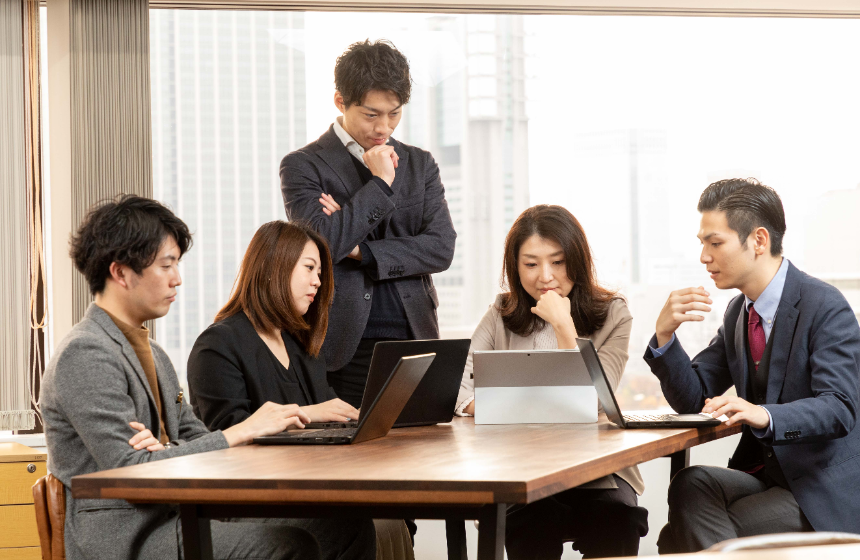 ベンチャーらしからぬ充実の研修制度で、20代のうちに圧倒的な成長ができる環境