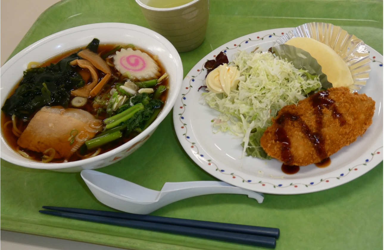 1食300円の社員食堂