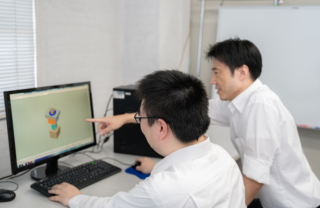 文系・未経験から、一生モノの「専門技術」を。