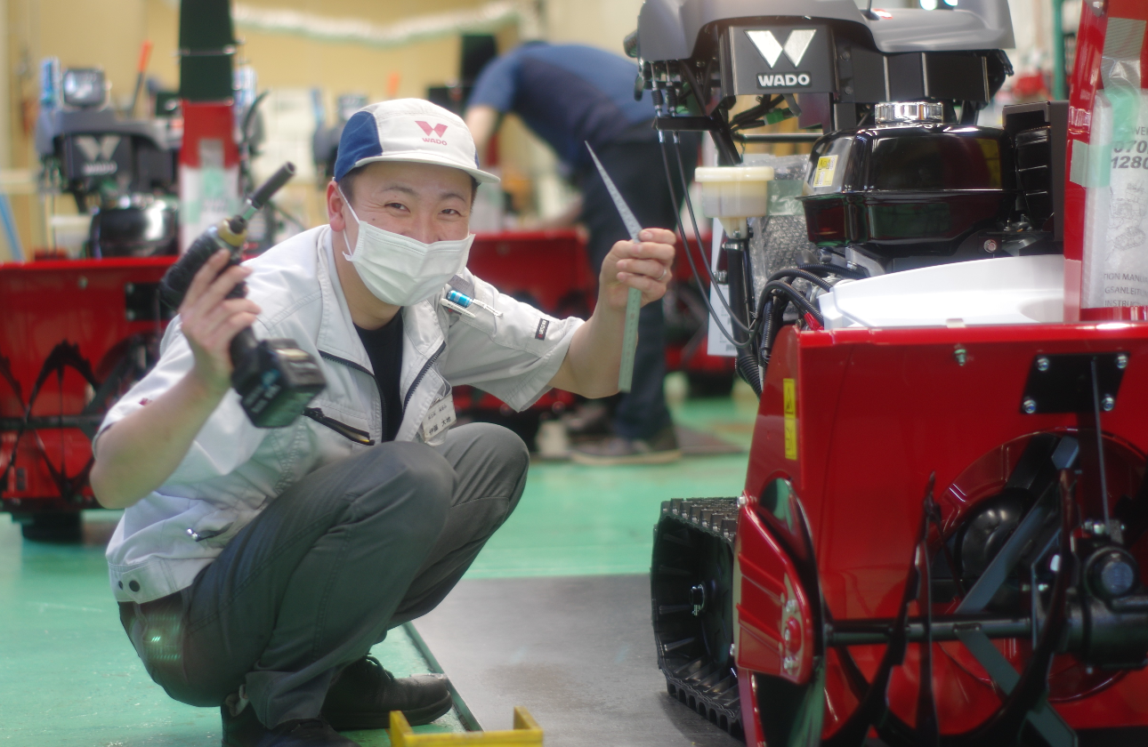雪国を支える機械の作成・メンテナンスを行っております!
個人だけではなく、チームで一つ一つの作業に取り組んでおります!
