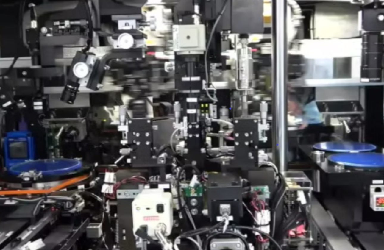 メカ・ハード・ソフトの技術が結集した半導体検査装置