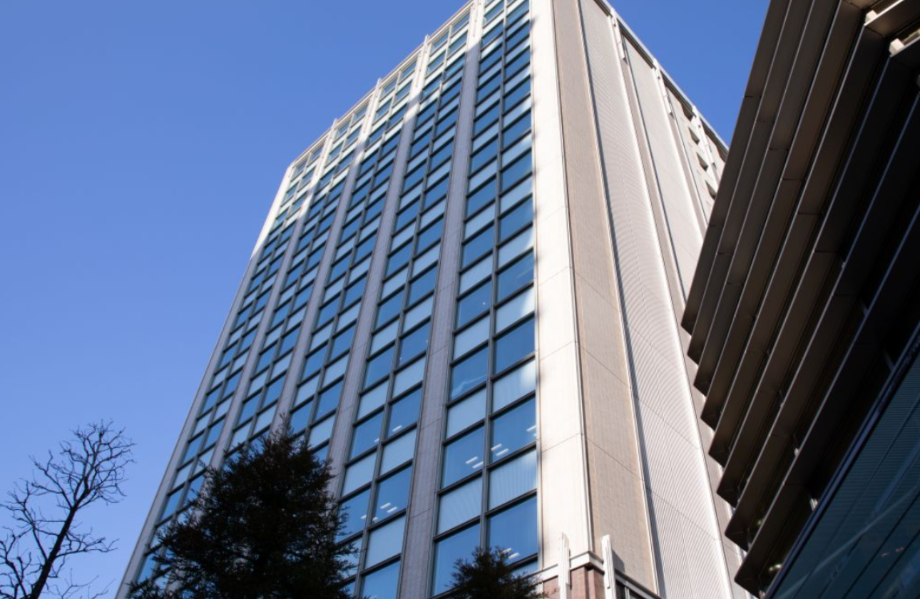 弊社は五反田駅徒歩6分、大崎駅徒歩6分のところにある東五反田スクエア5階にオフィスがございます。