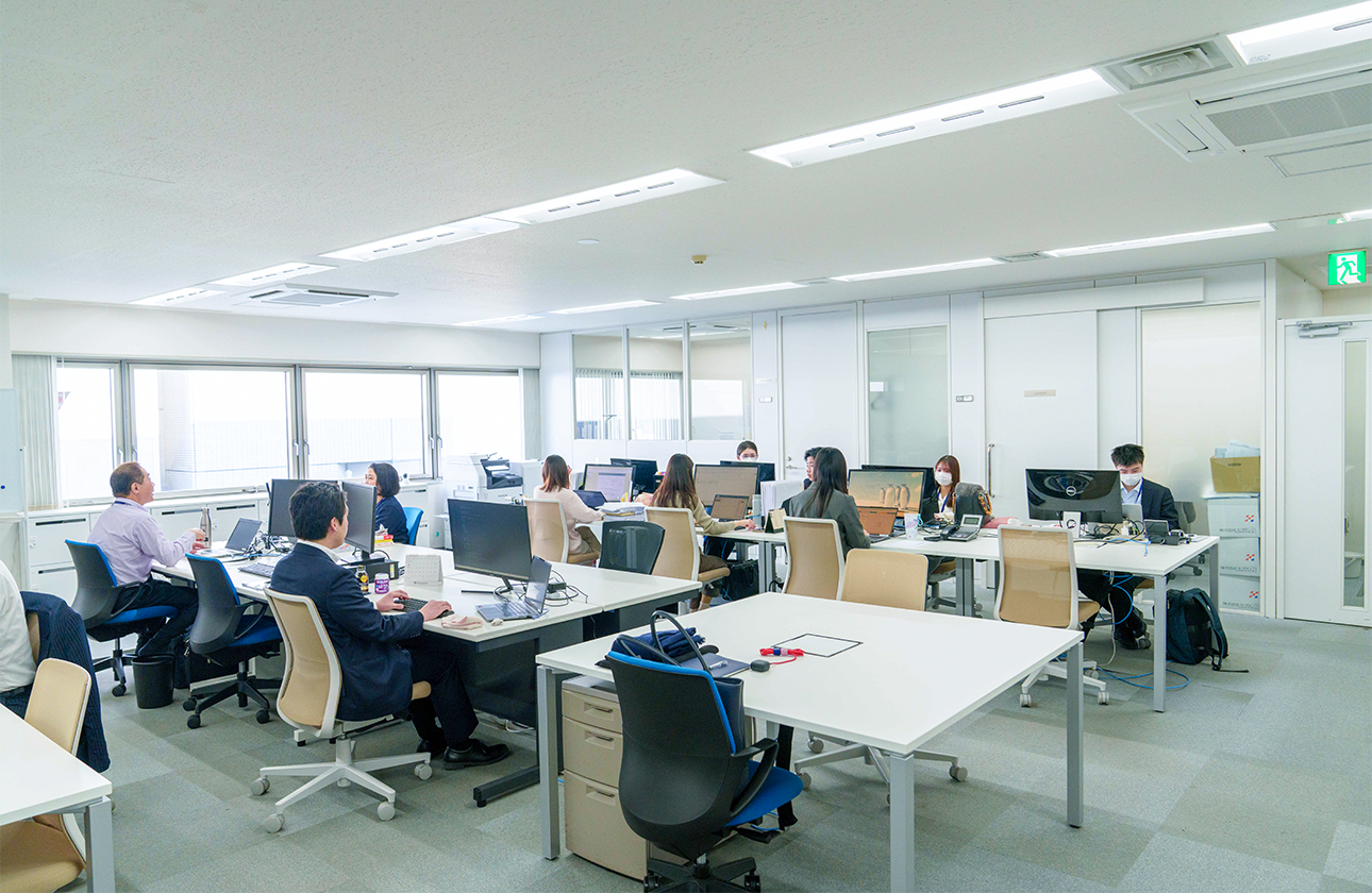 東京本社は、品川駅から徒歩約10分の場所にあります。