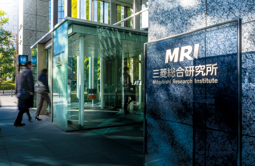 政策、企業経営からDX、海外まで幅広い事業フィールド