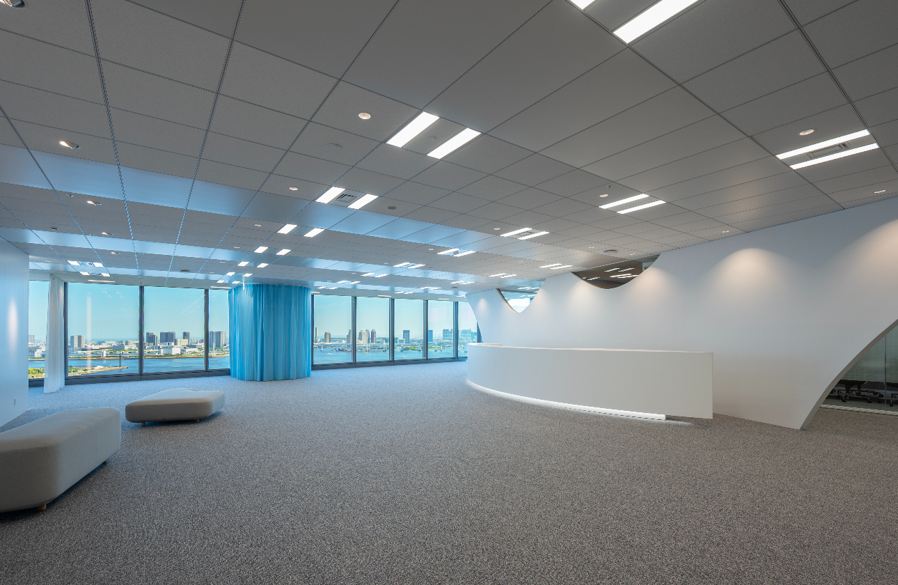 新オフィス名は「BLUE FRONT SHIBAURA TOWER S 」 ※写真は受付の様子