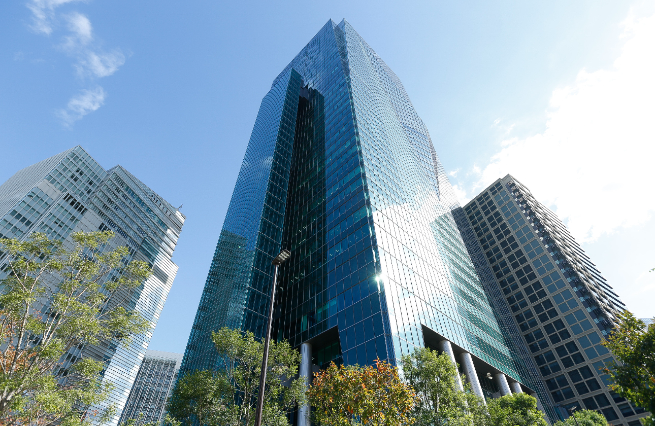 六本木の洗練されたオフィスで働けます。