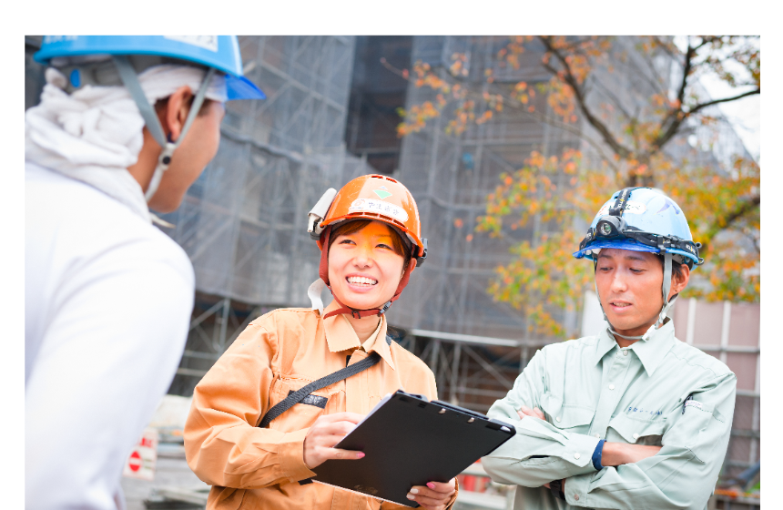 ゼネコンというと男性社会という印象が強いかもしれませんが、多くの女性社員が様々な部署で活躍しています。