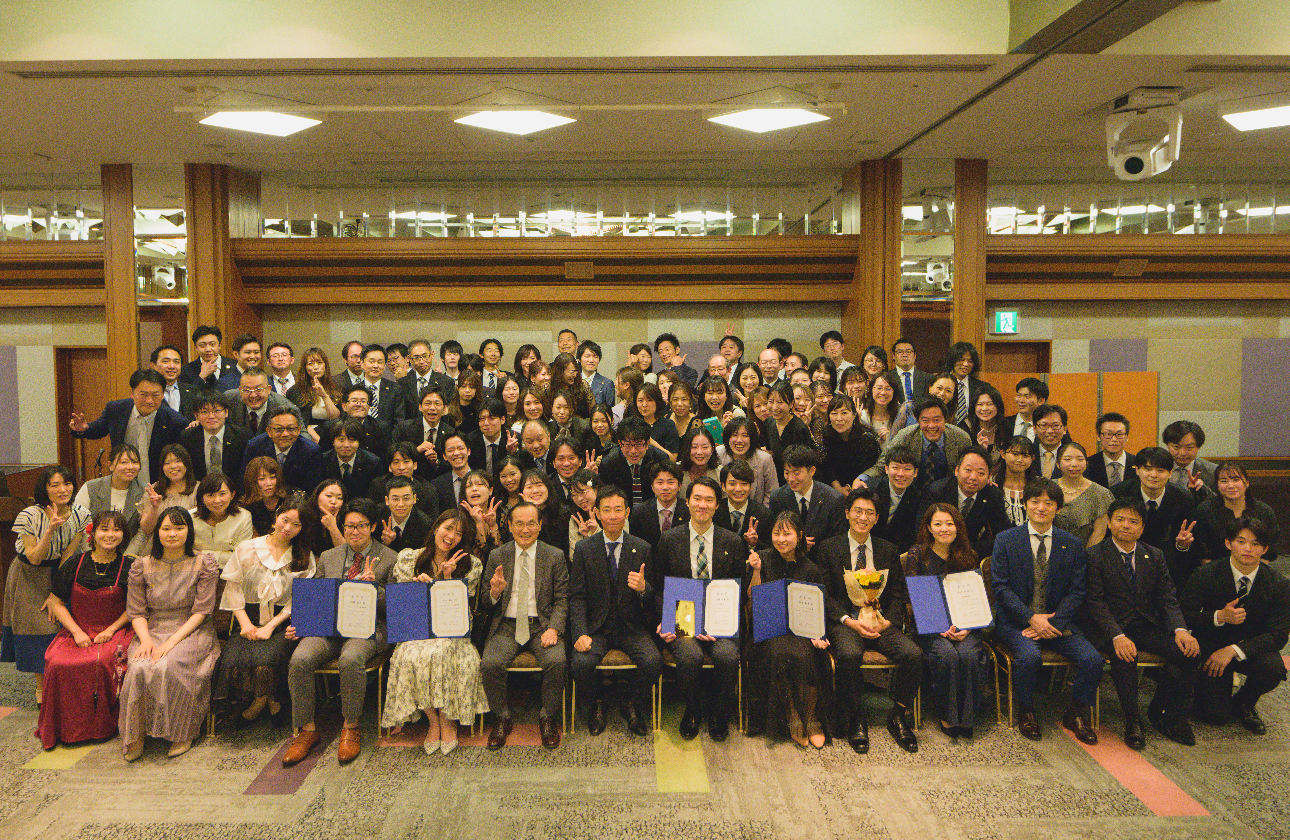 全社総会で今後のビジョンの共有や表彰を行います