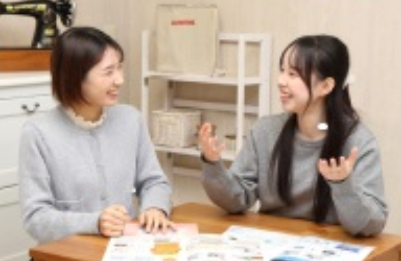 本社内にあるソーイングアトリエでは、ミシンや作品の展示をしている。ミシンによる手芸の楽しさを広く世界に発信していくことも重要な仕事だ。