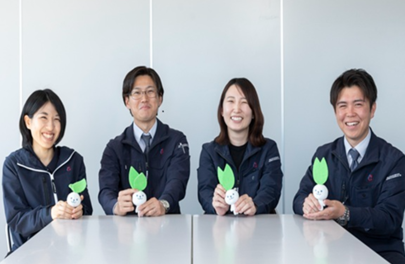 社員同士のコミュニケーションが活発で、分け合いあいとした雰囲気で仕事をしています。3年以内離職率はなんと"6％"！