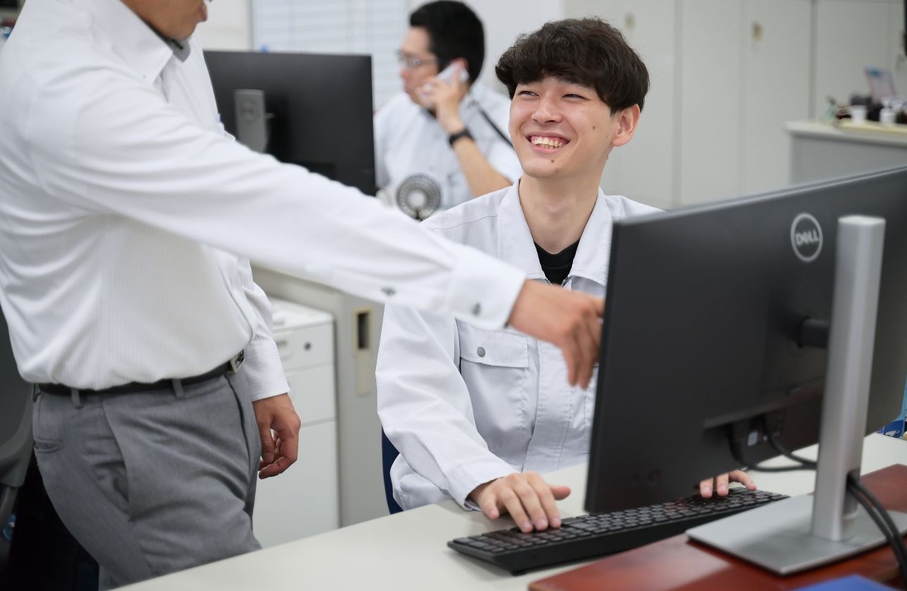 若手技術者の声|未来を支えるモノづくりの現場から