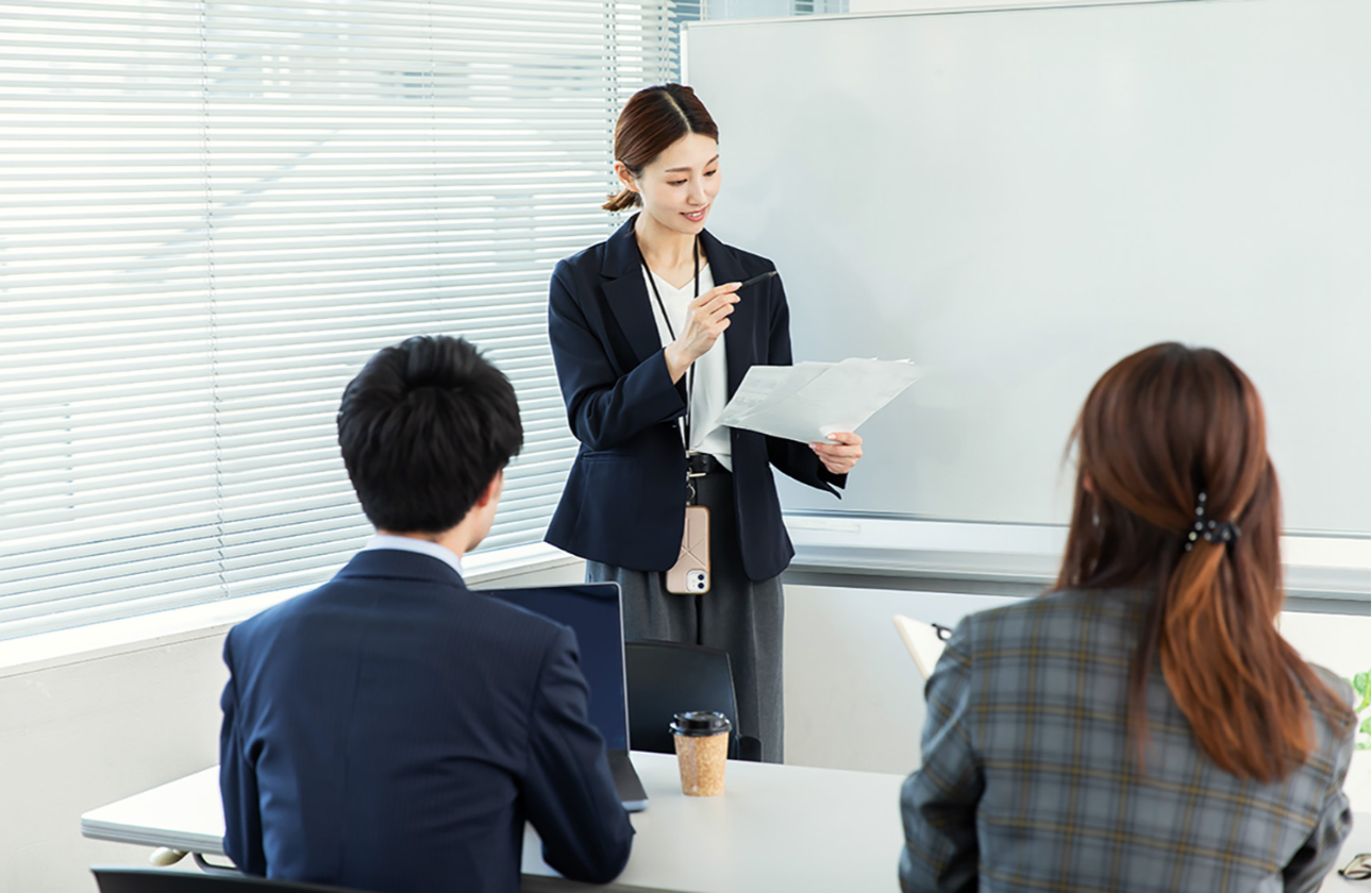 未経験、知識ゼロからでも安心な手厚い研修「ソフテスアカデミー」