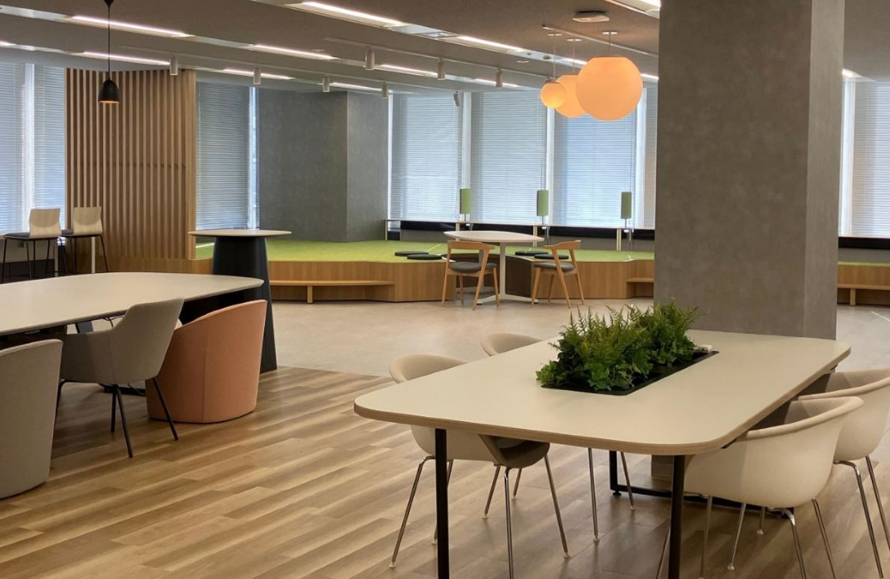 『仕事をする場所は自分で選ぶ（ABW）』を取り入れた社員が働きやすい職場を目指しています！！