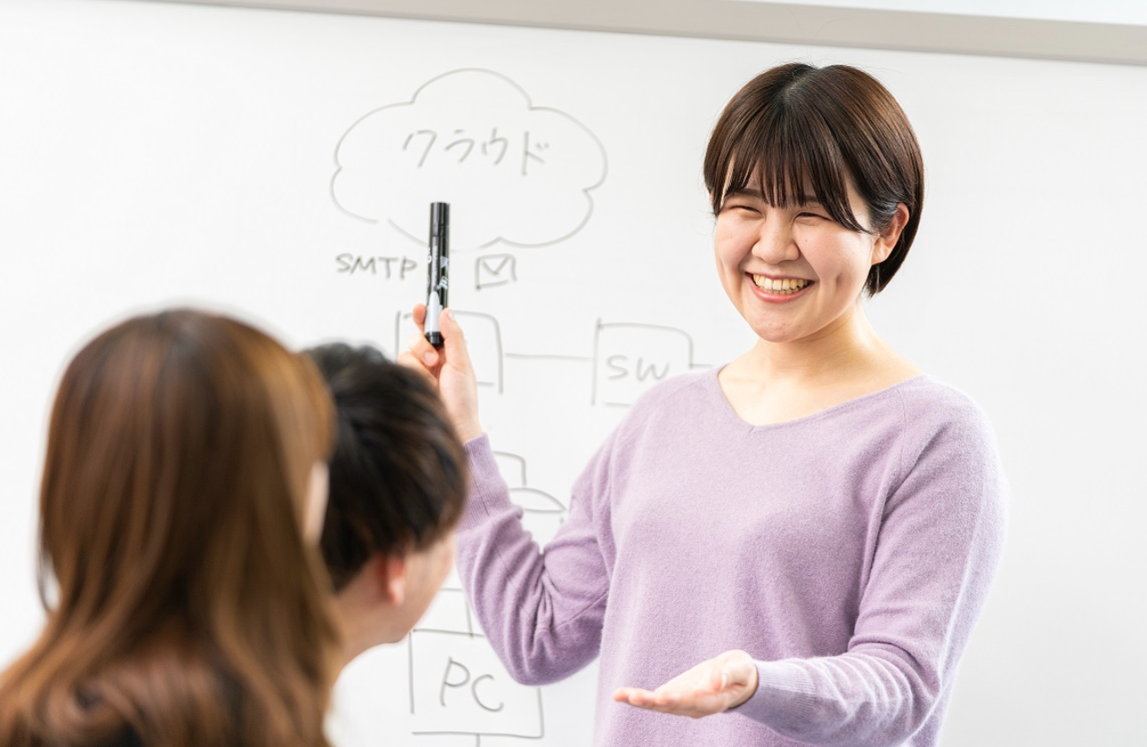 入社後2カ月間の集中教育を行い、配属後は業務に必要な専門教育およびOJTを実施し、成長を確実にサポートしています！