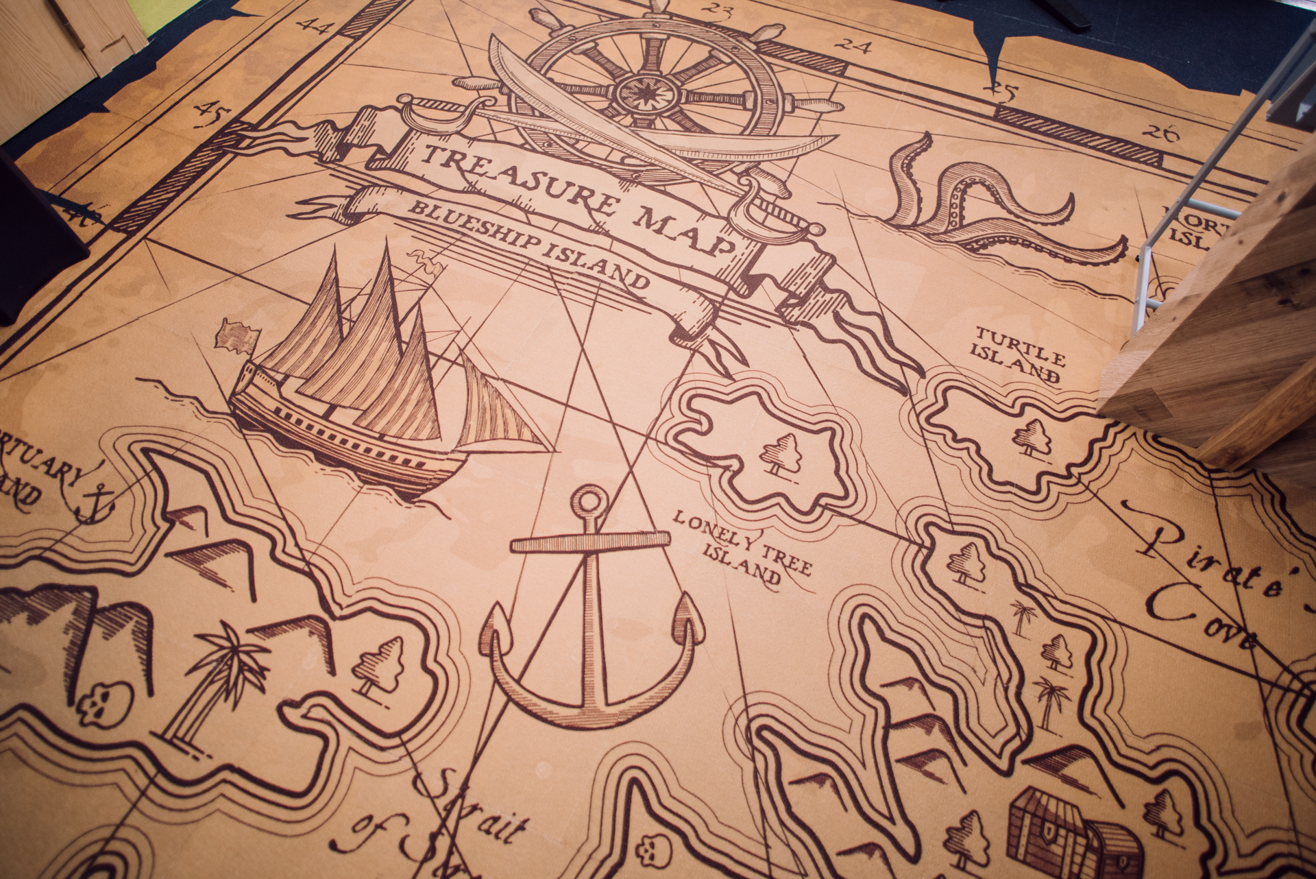 ■コアタイムありフレックス制度、出社と在宅のハイブリッドワーク可能な会社です。