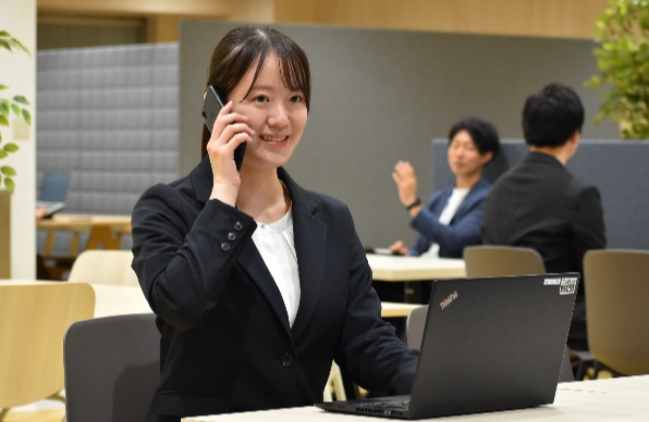 当行ではテレワークやフレックスタイム制、1on1ミーティングの導入、服装の自由化、人事制度の改正など、行内の制度改革に取り組んでいます。