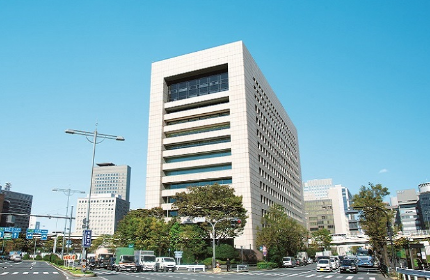 日本や世界の問題解決に取り組み、政策とビジネスをつなぐ仕事(公共性)