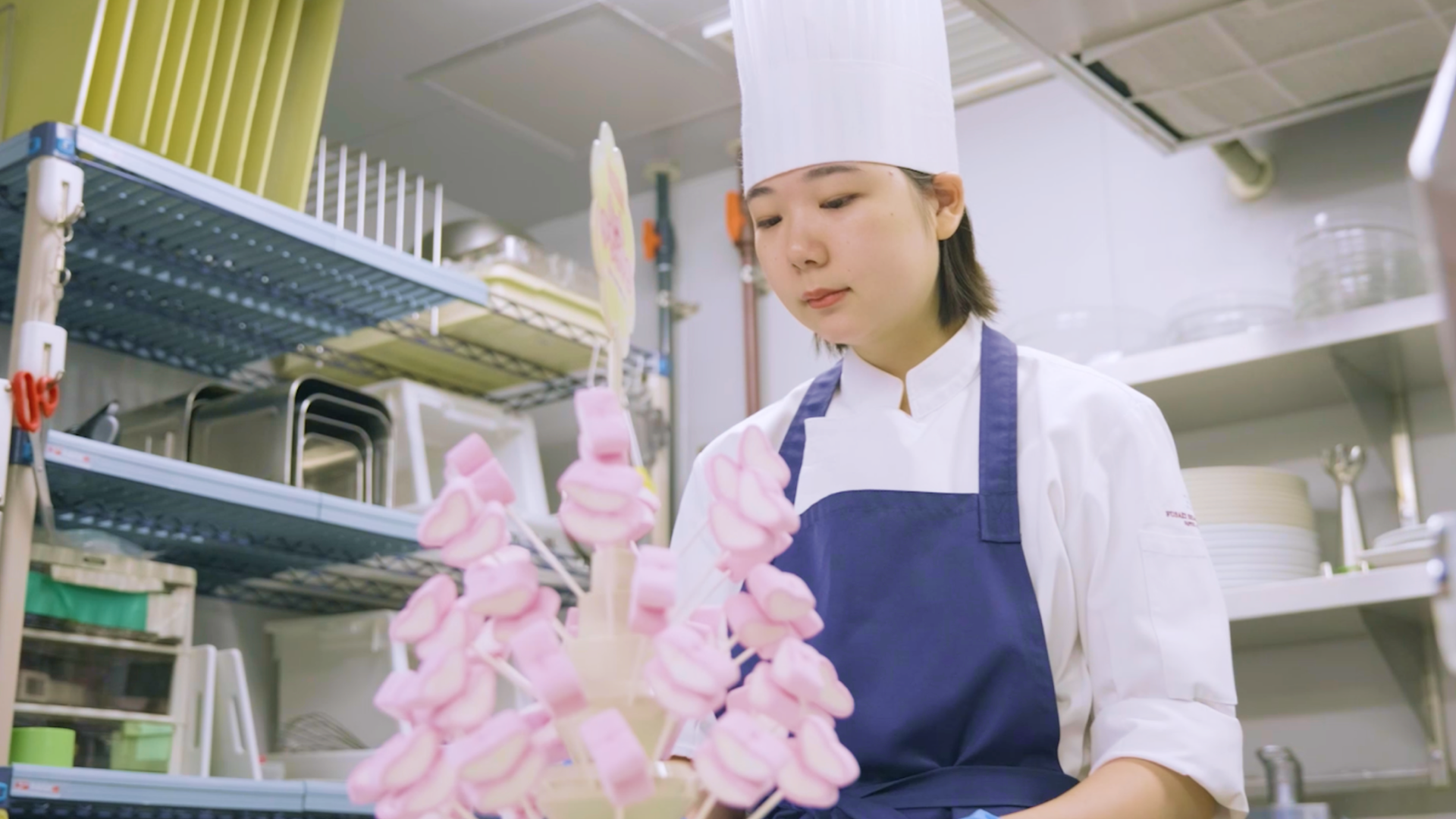 【アイコニア・ホスピタリティ】社員インタビュー動画 | フサキビーチリゾート ホテル&ヴィラズ 趙理・製菓職  穀田さん